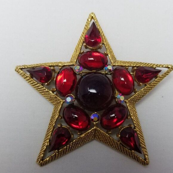 Vintage Capri Red Cabochon Rhinestone Five Pointed Star Brooch, Gold Tone - Picture 7 of 9